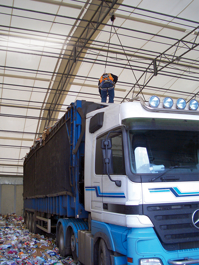 KH 12723 Man on Lorry hr_XL 670x894